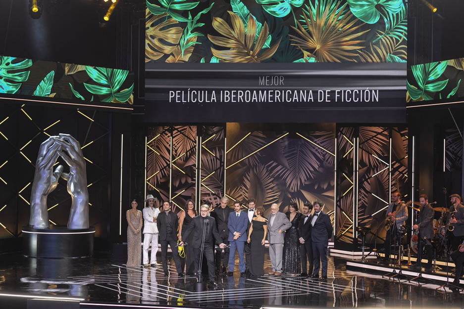 La sociedad de la nieve se corona como gran vencedora de la XI edición de  los Premios PLATINO – Periodico Primicias